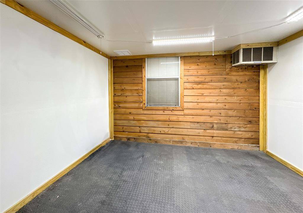 Barn/Garage/Guest House.