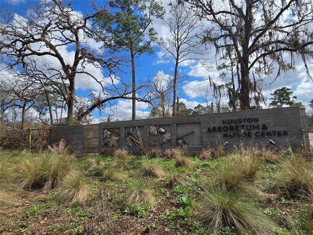 Houston Arboretum minutes away