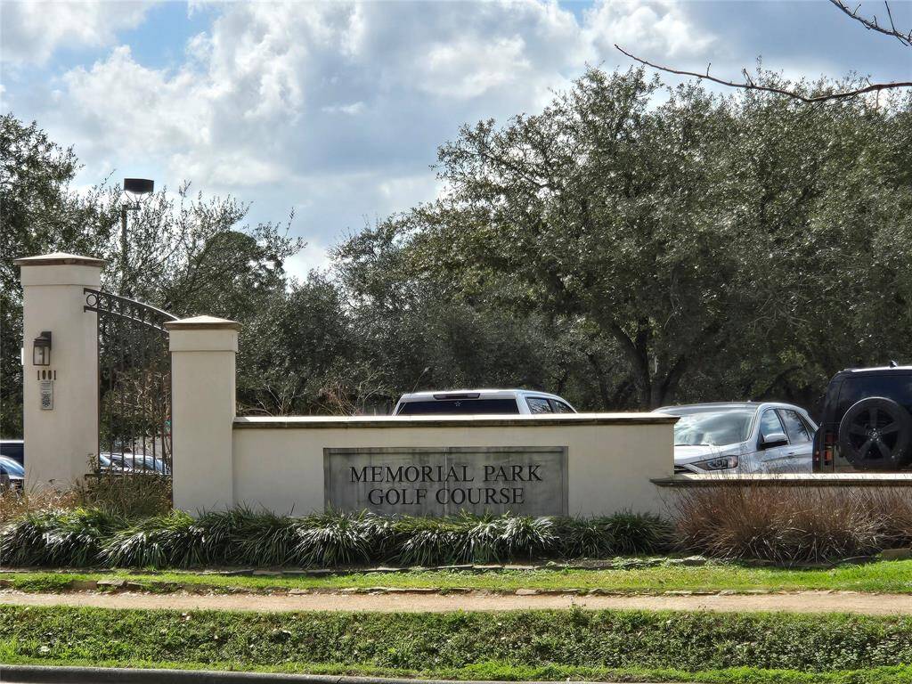 Memorial Park and golf in the area