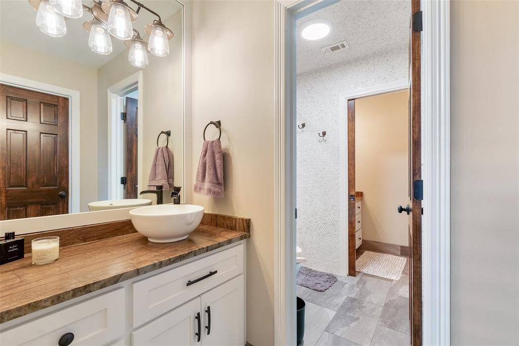 Upstairs Hollywood bath between bedrooms. Gorgeous granite counters, darling light fixtures, and bowl vessel sinks.