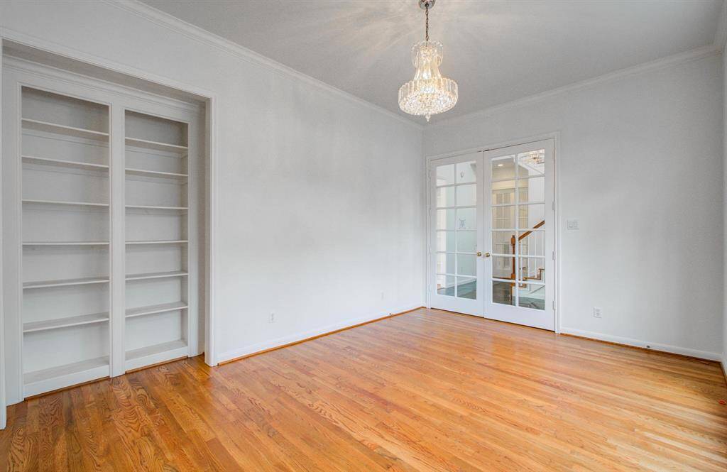 Office/den or optional 5th bedroom