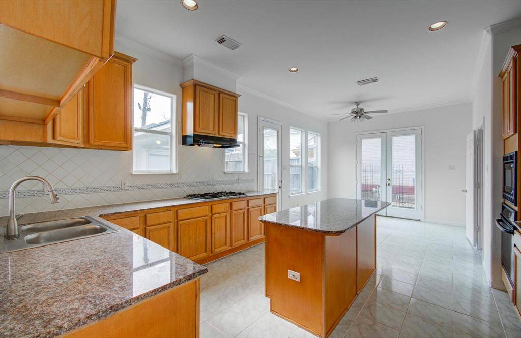 Kitchen with breakfast nook