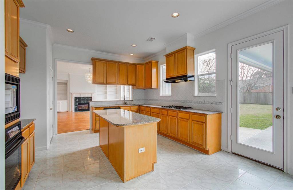 Built-in microwave and oven