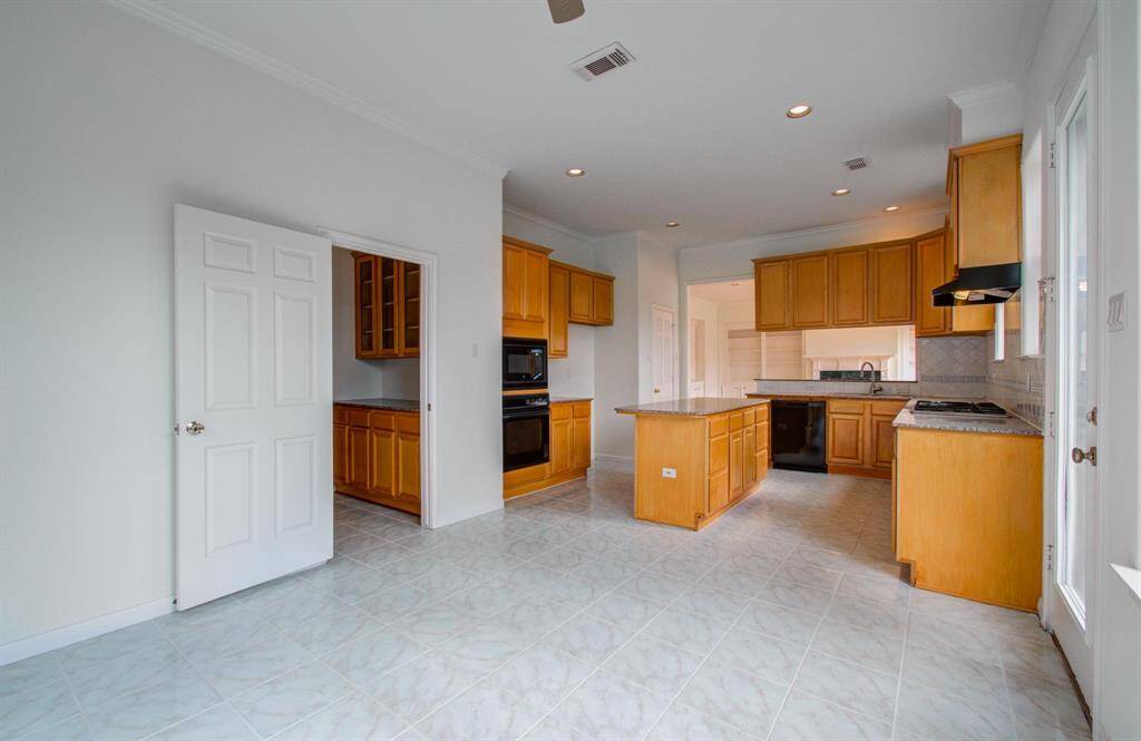 Kitchen with breakfast nook