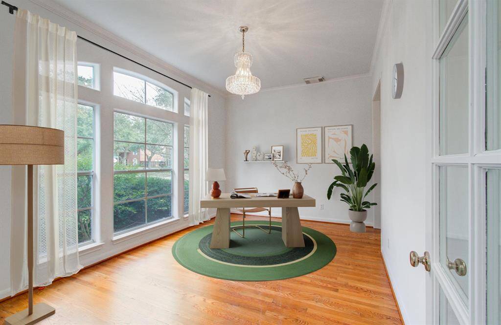 Office/den or optional 5th bedroom