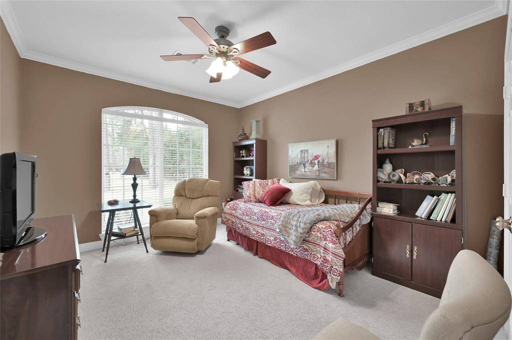 Secondary Bedroom with a full bathroom Nextdoor