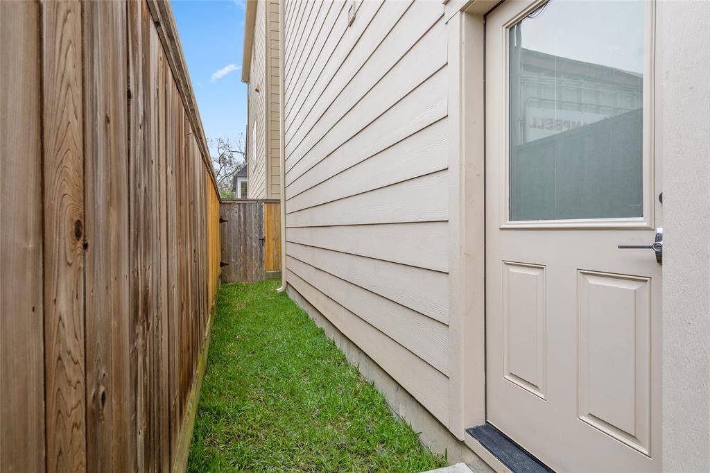 View of side yard