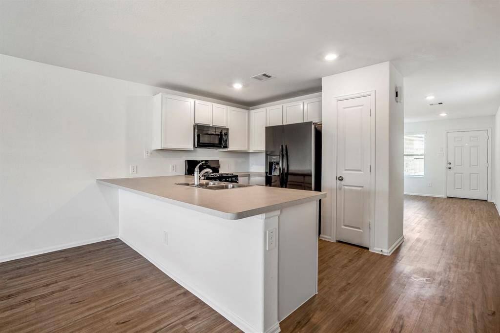 Large counter space with breakfast bar.