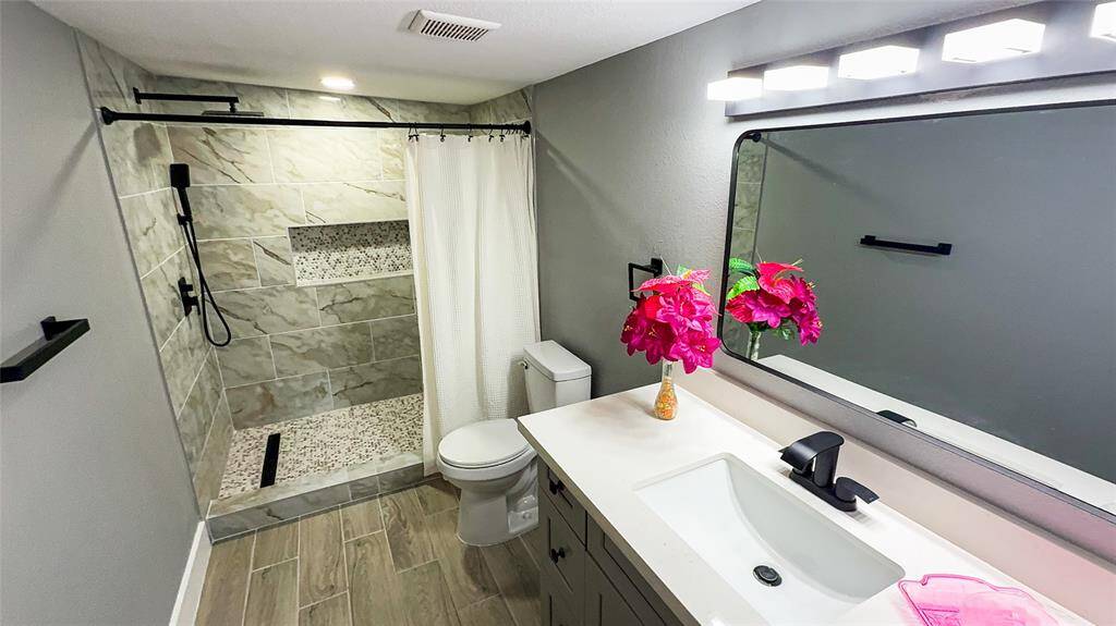 Main Bedroom Bath