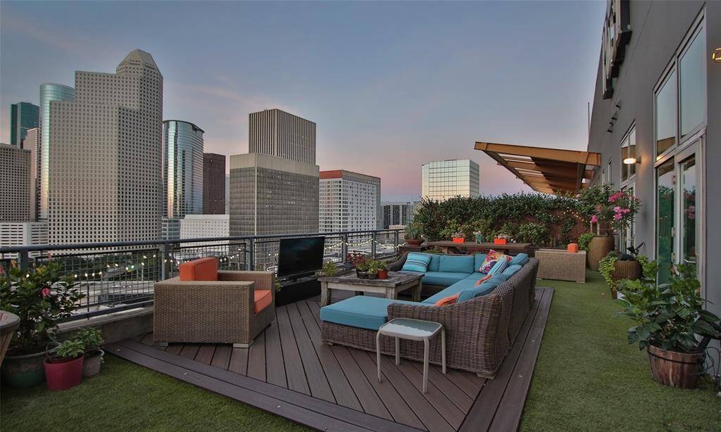 Or step outside to watch the sunset or take in a game as you unwind after a long day.