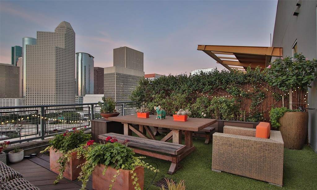 Or have an evening night cap after a long day with these views!