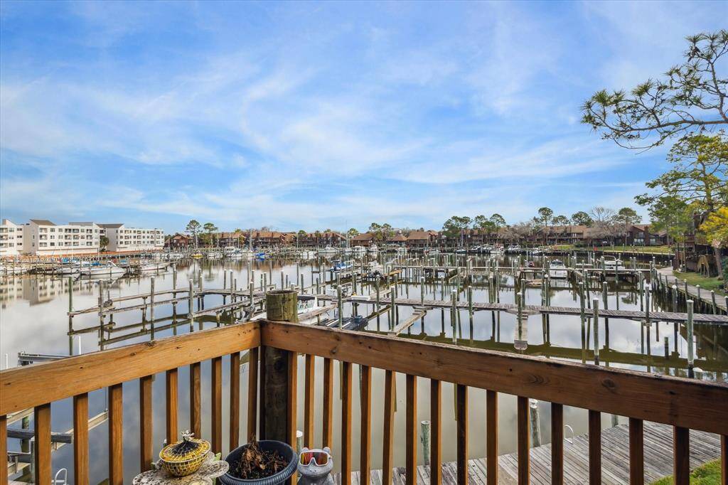 ENTERTAIN IN STYLE ON YOUR PRIVATE WATERFRONT BALCONY.