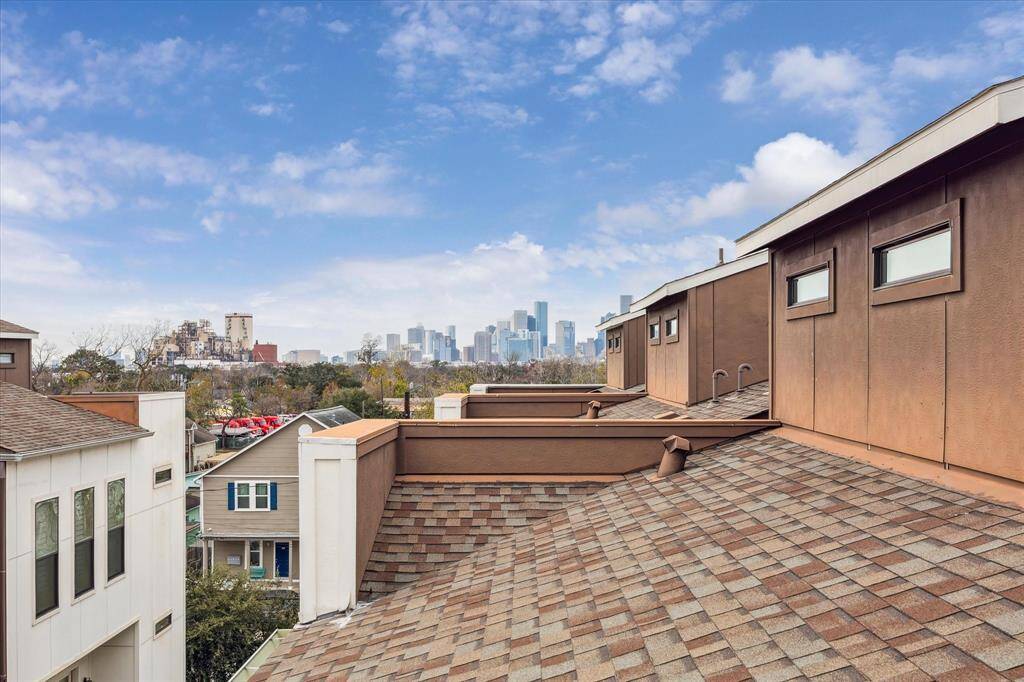 Unobstructed Downtown Skyline!