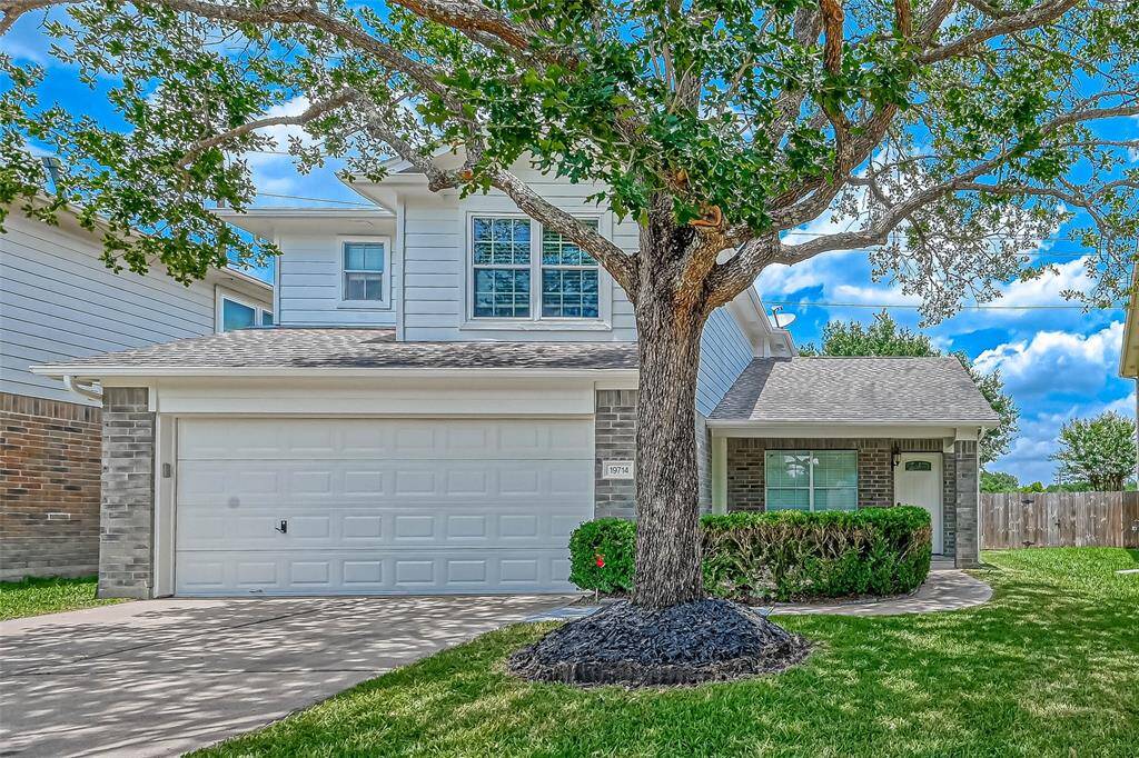 Welcome to your new home in the desirable Canyon Gate at Cinco Ranch in highly acclaimed Katy ISD.