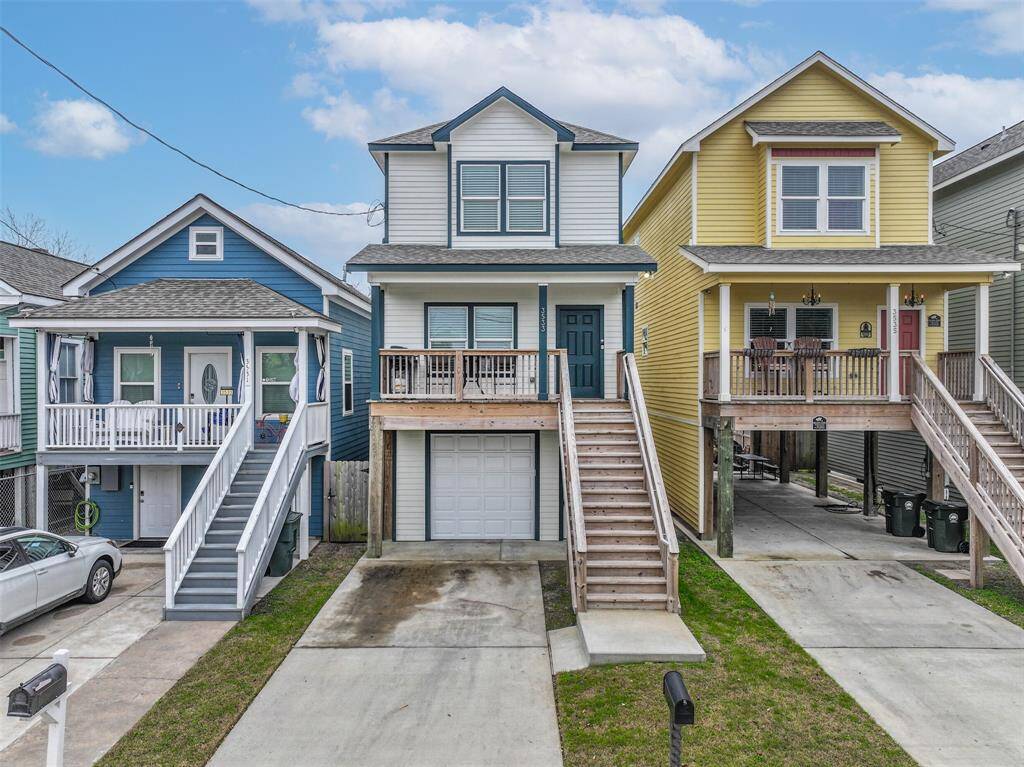 Welcome to 3533 Avenue M! This charming home offers modern living with a spacious layout, inviting front porch, and convenient garage. Perfect for creating lasting memories.