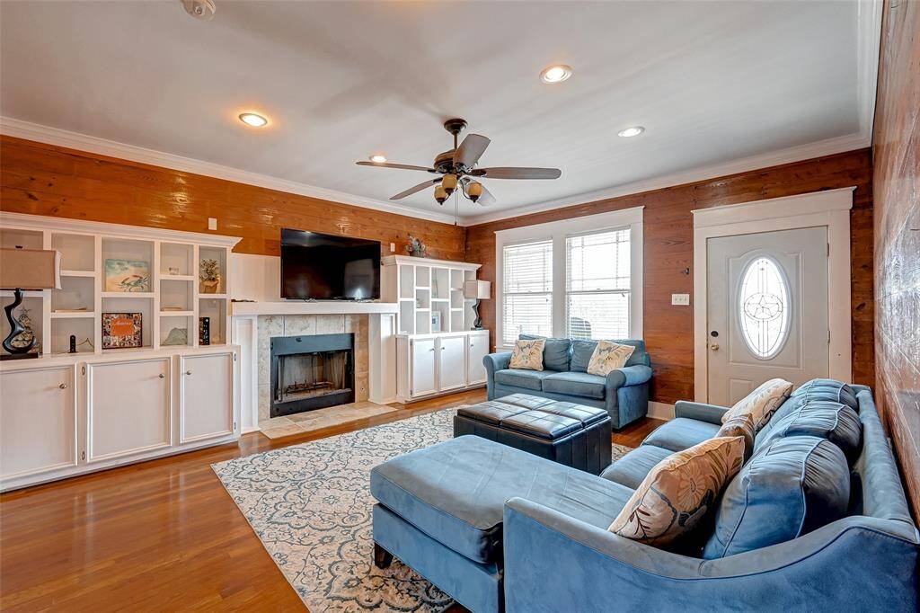 Duplex- Upstairs Unit