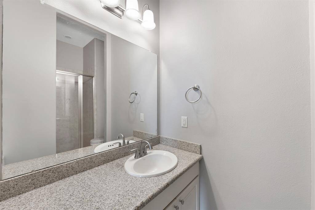 Secondary bathroom.