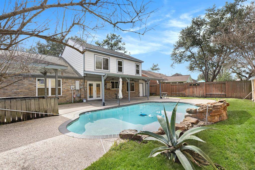 Full view of this beautiful backyard.