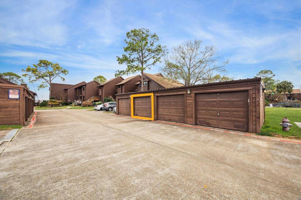 THE TOWNHOME ALSO OFFERS ONE PRIVATE GARAGE (OUTLINED IN PICTURE) ALONG WITH A PRIVATE AND GUEST PARKING SPOT.