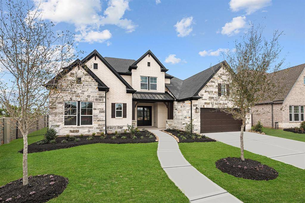 Welcome to The Wellington by David Weekley Homes. Move-In-Ready Now!