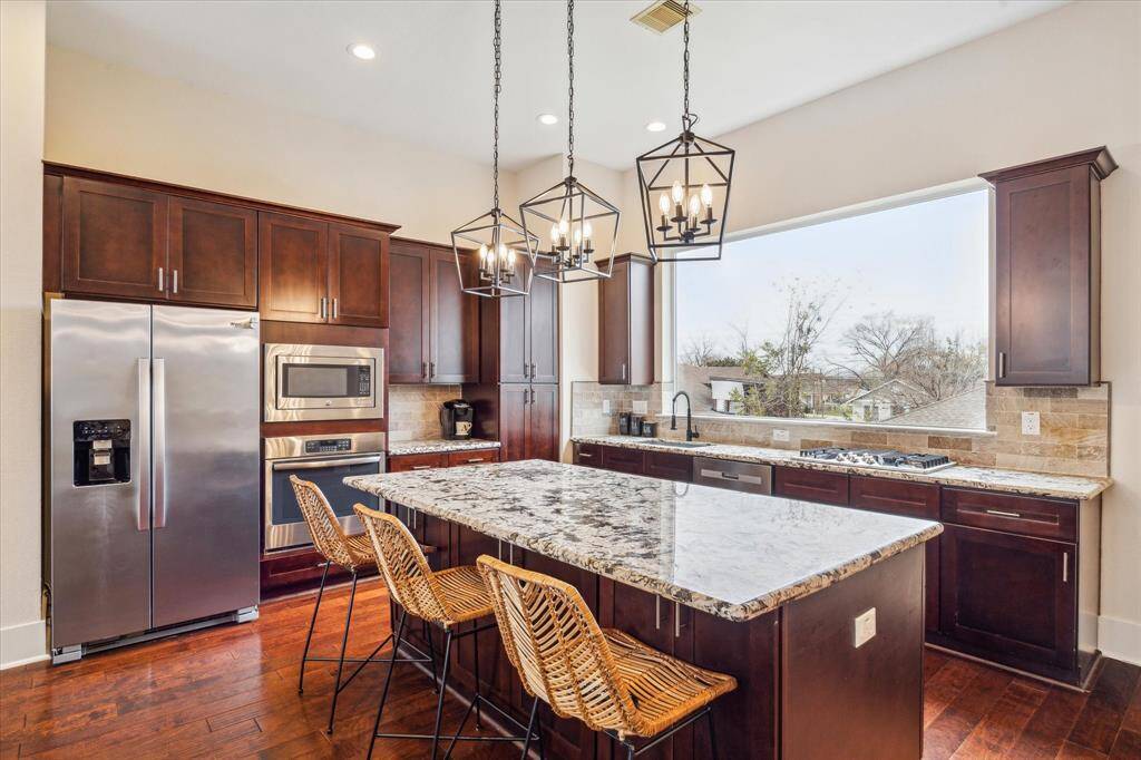 Welcome to 209 Burr St #D! The Kitchen is a chef's dream! Well-lit & highlighted by the picture window, it is perfect for entertaining. The Kitchen features a large Island with breakfast bar seating & stainless steel appliances. Fridge STAYS!