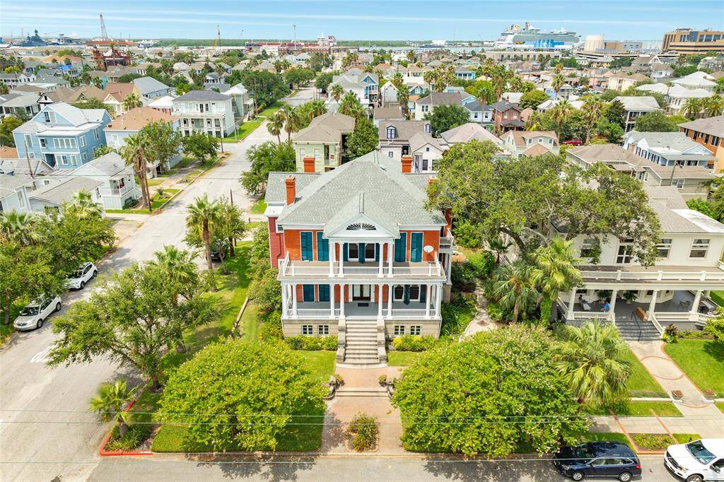 Centrally located in the heart of Galveston's East End Historic District