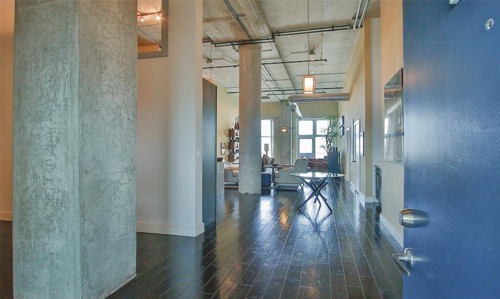 View of spacious entry way into the unit