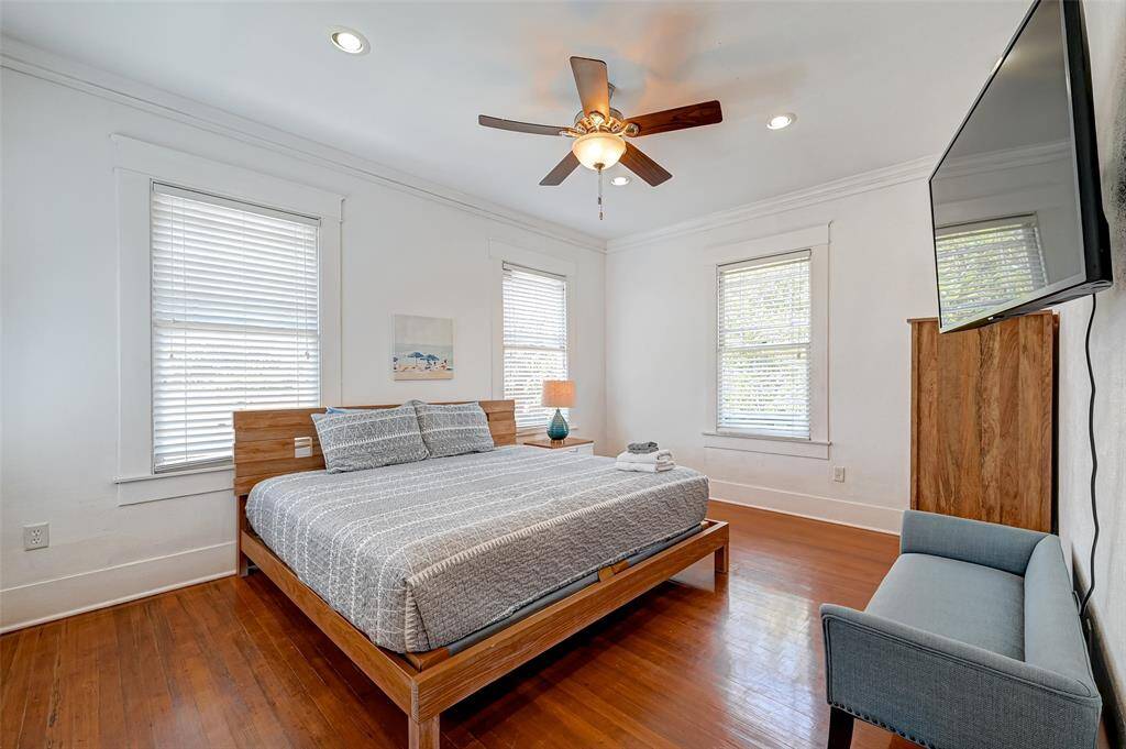 Duplex- Upstairs unit Bedroom (2)