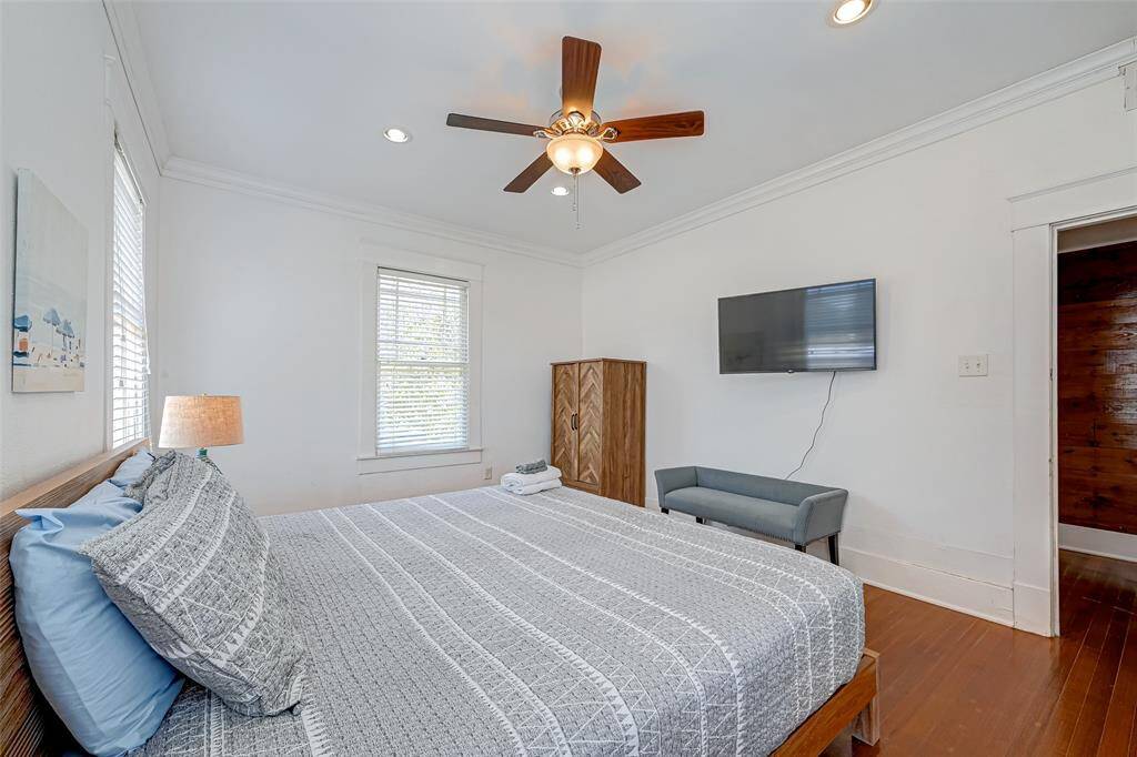 Duplex- Upstairs unit Bedroom (2)