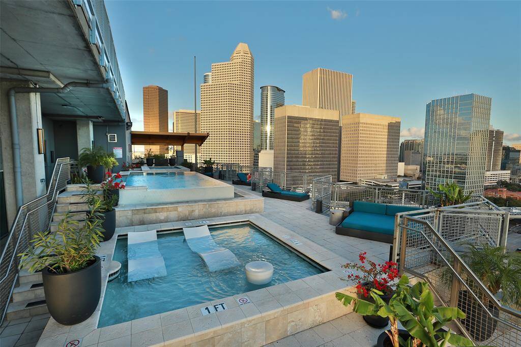 The 15th floor roof-top pool is one of the highlights of living at the Rise. Enjoy the pool, lounging pool, and hot tub and only a few steps away from your 15th floor penthouse loft.