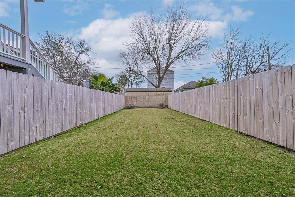 Transform this spacious backyard into your dream oasis!