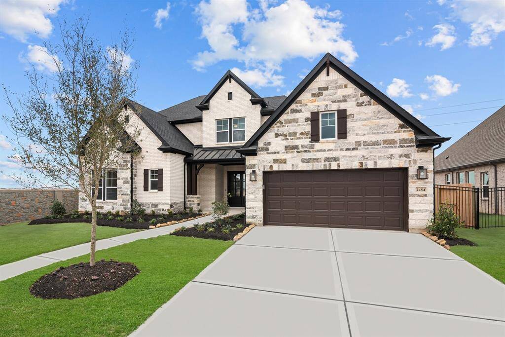 Welcome to The Wellington by David Weekley Homes. Move-In-Ready Now!