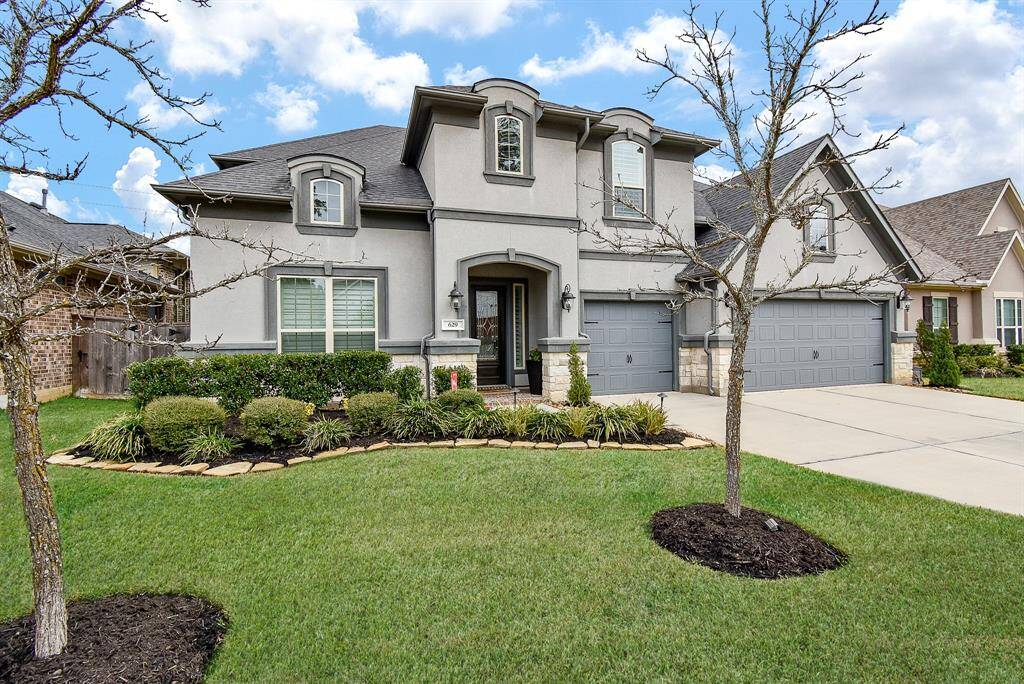 5 bedrooms, 4.5 baths, 3 car garage, study, media room,, formal, dining and gameroom!