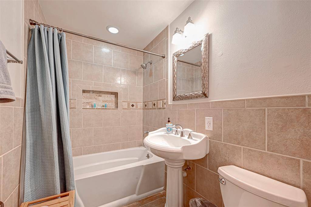 Duplex- Downstairs Unit Bathroom (1)