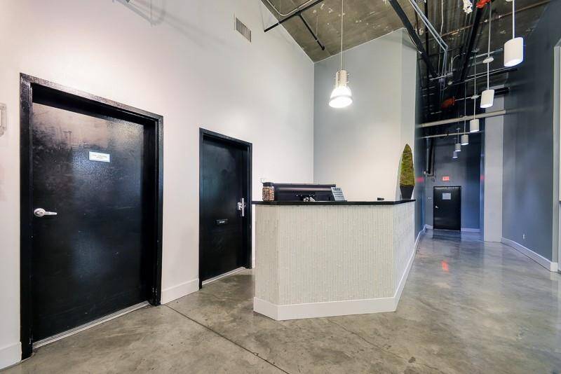 A view of the Rise lobby with 24/7 concierge and on-site mgmt. Also convenient to pick up all those Amazon deliveries.