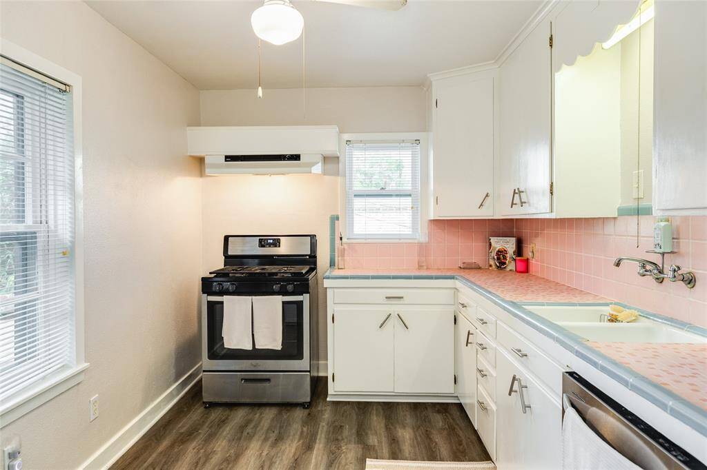 PRECIOUS!! This vintage kitchen in the garage apartment is tidy with modern appliances and vintage vibes, making a wonderful appeal.