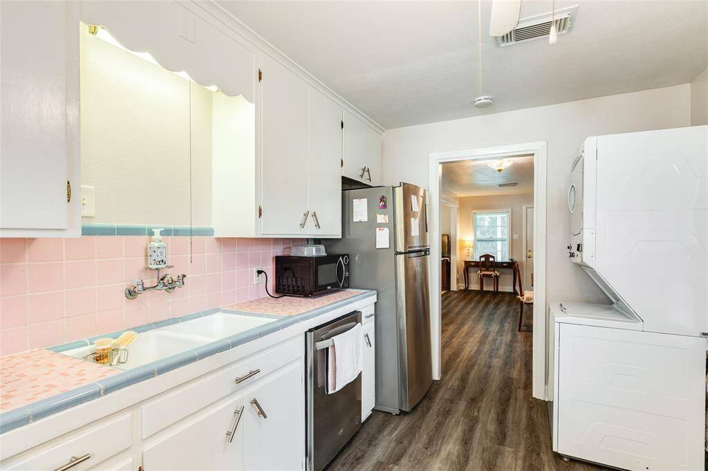 Conveniently located stack washer and dryer in the garage apartment kitchen. Perfect for investment or guests.