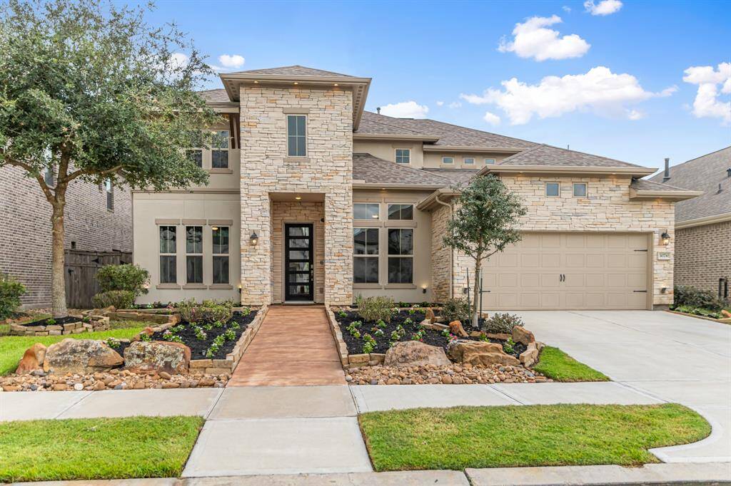 The downlights ($2,000.00) located in the soffit add beauty to the home.  Upgrades! Details! Original custom paint throughout and white ceilings ($9,500.00) have been updated so that it truly feels like a new home.  Yes, it is move in ready and it is a "MUST SEE" home!