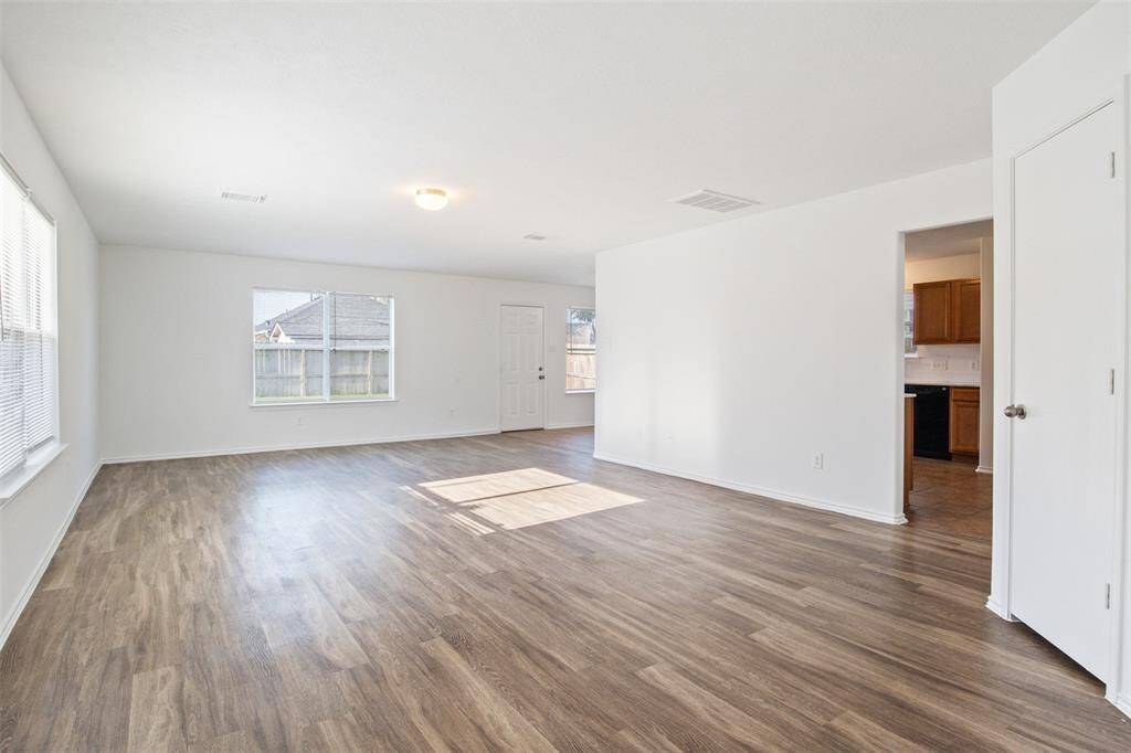 Living room/dinning room combo