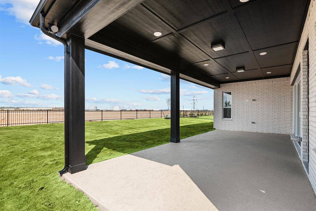Welcome to The Wellington by David Weekley Homes. Move-In-Ready Now!