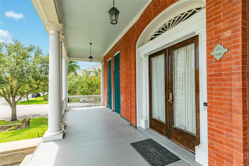 When you approach the grand entry, the doors are breathtaking.