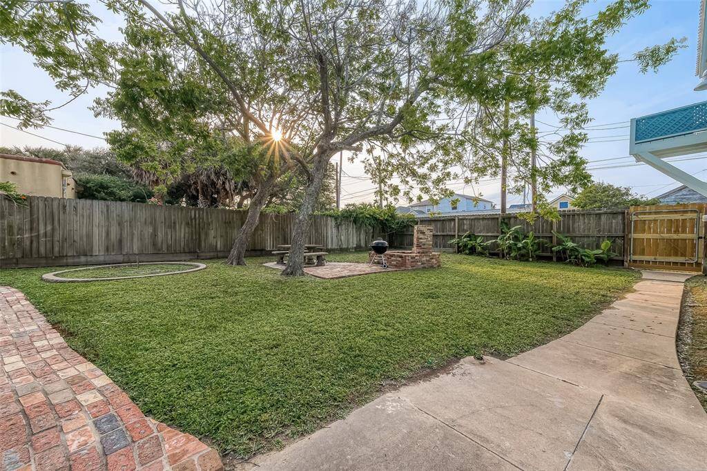 Serene and spacious backyard