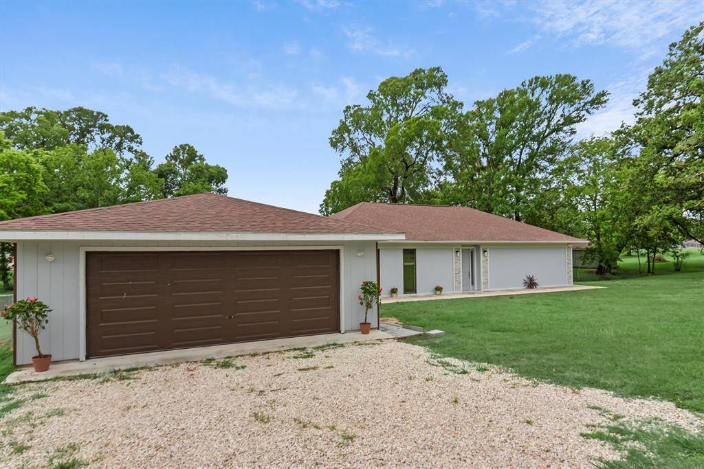 detached 2 car garage
