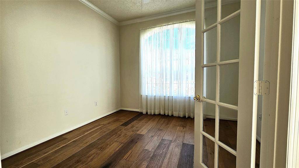 study/bonus room