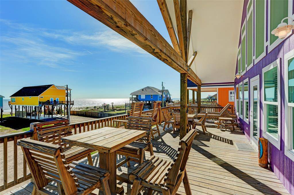 Multiple Gulf views from the partially shaded front deck!