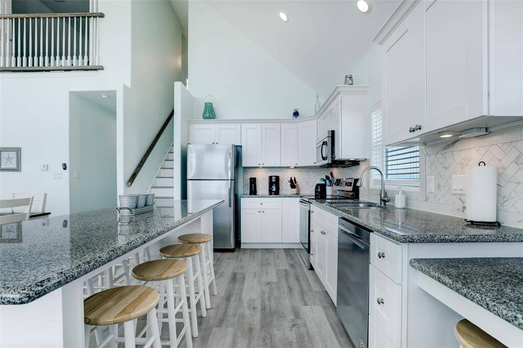 Large kitchen perfect for serving a crowd!