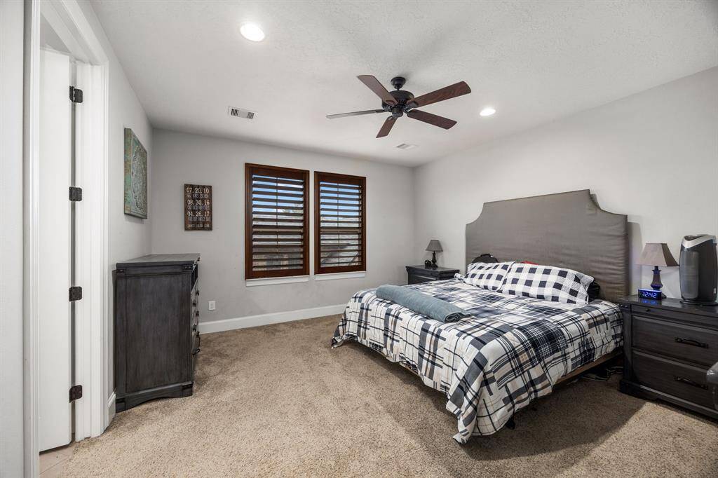 Secondary bedrooms with in-suite bath