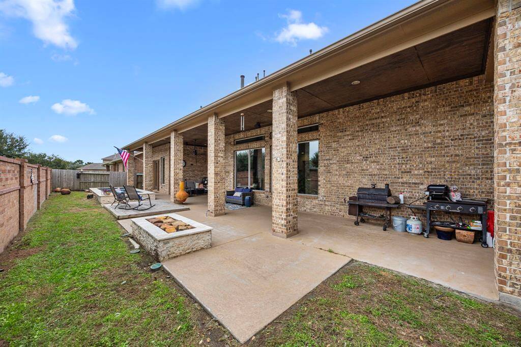 Enjoy grilling in the shade
