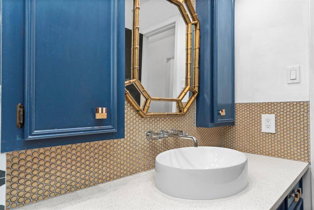 secondary full bath