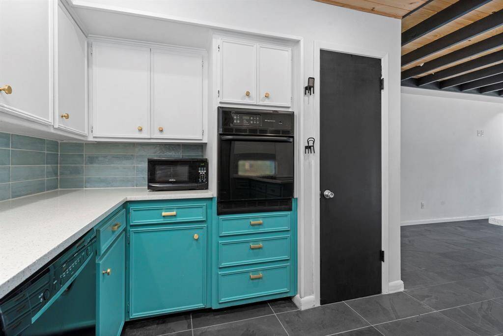 kitchen has quartz counters